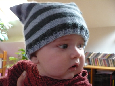 Jimmy n'a pas envie qu'on le prenne en photo avec le bonnet...